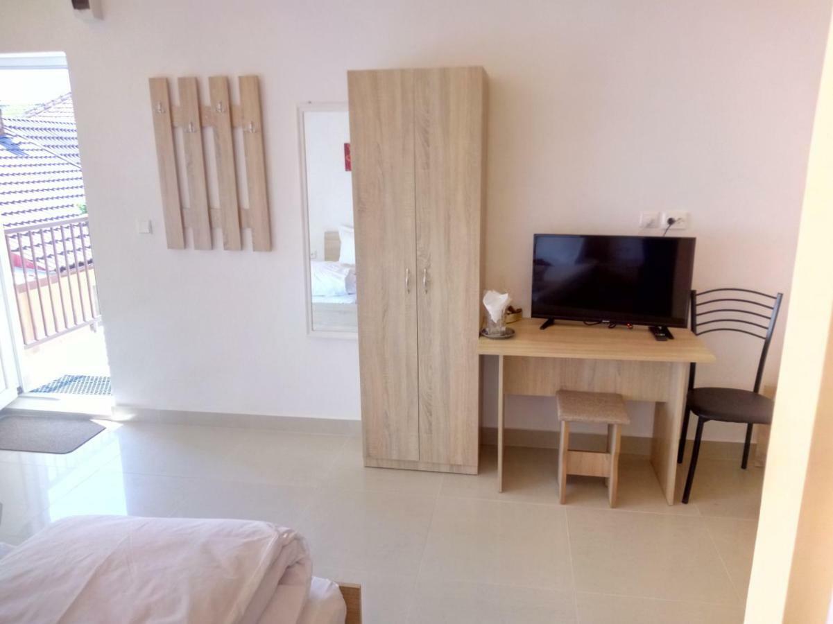 Camere De Inchiriat Carpati フネドアラ エクステリア 写真