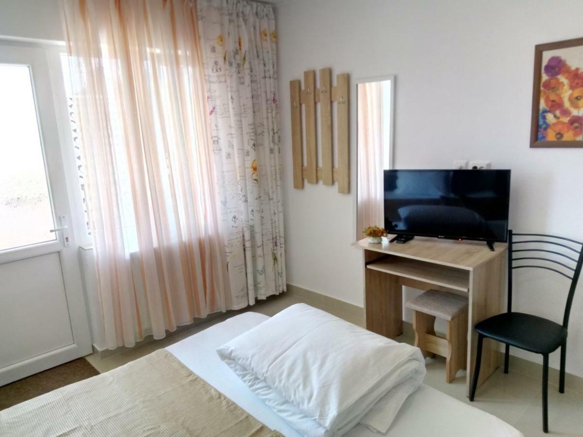 Camere De Inchiriat Carpati フネドアラ エクステリア 写真